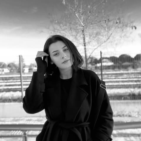 Portrait of Buse Yanar, Freelance UI/UX Designer